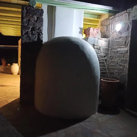 Traditional Tiny House Angairiá