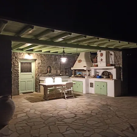 Traditional Tiny House * Angairiá