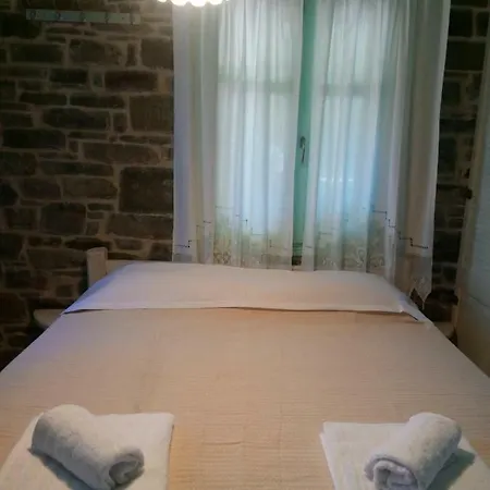 Traditional Tiny House Ferienhaus Angairiá