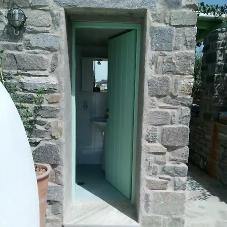 Traditional Tiny House * Angairiá