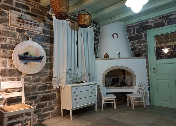 Traditional Tiny House Angairia