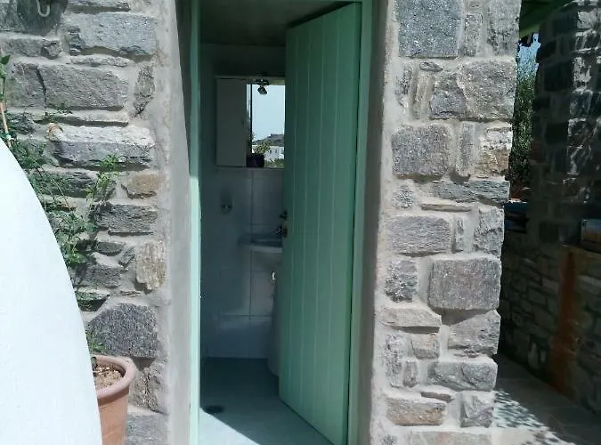 Traditional Tiny House * Angairia